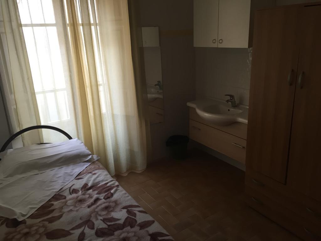 Hostel Veronique Florence Bilik gambar