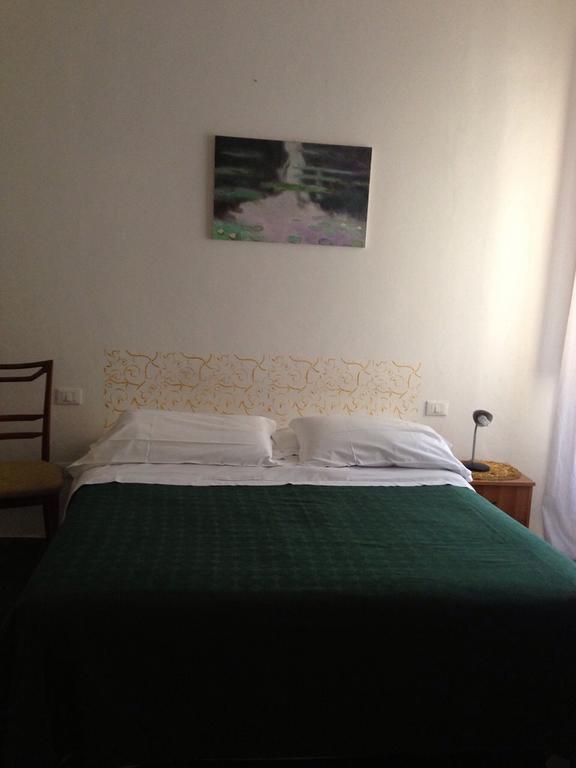 Hostel Veronique Florence Bilik gambar