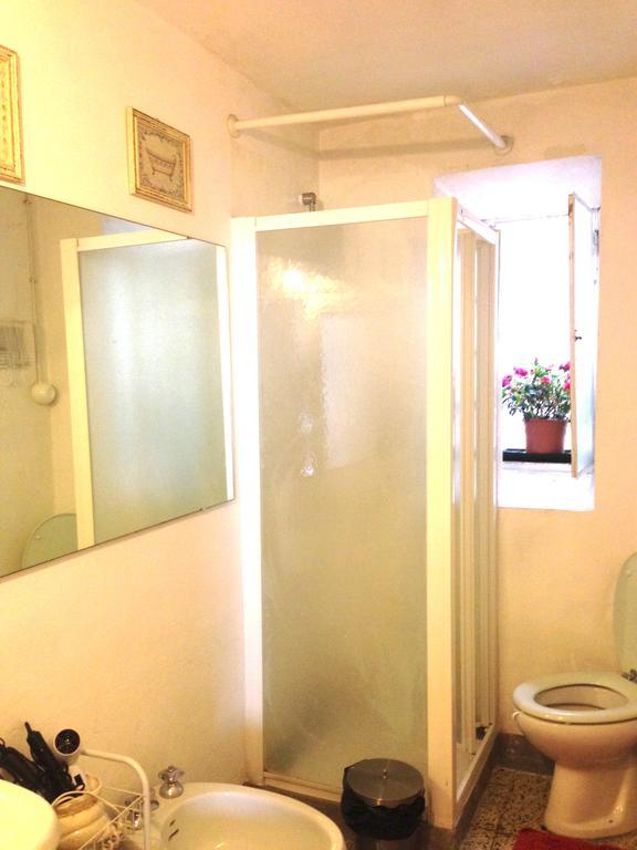 Hostel Veronique Florence Bilik gambar