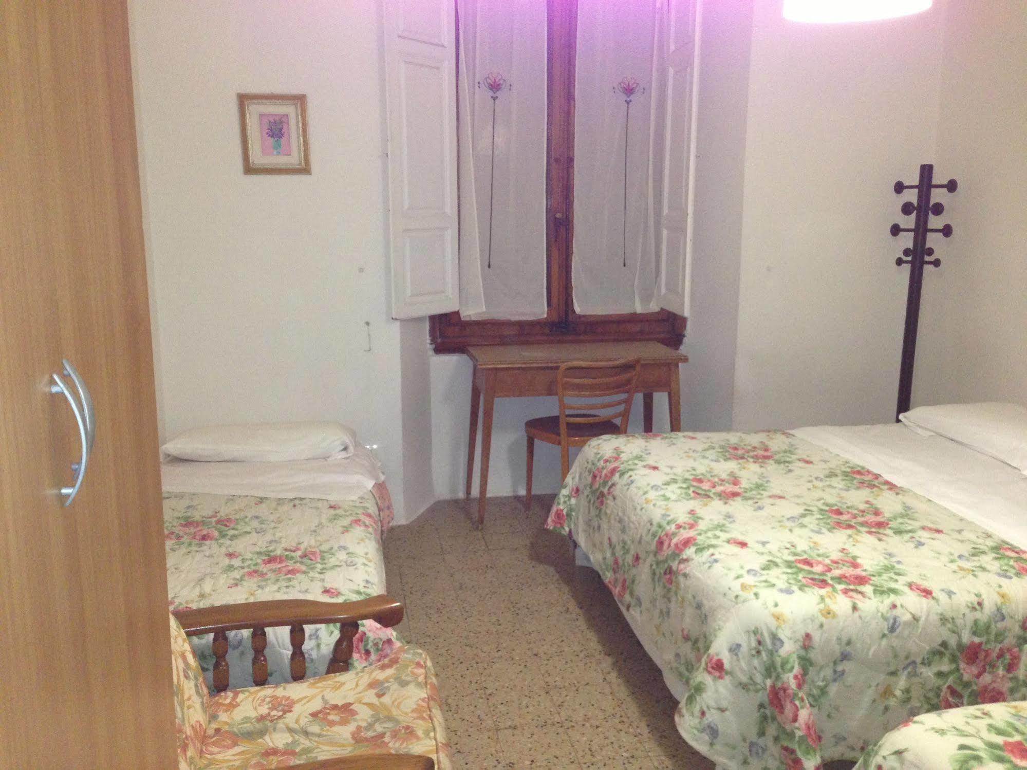 Hostel Veronique Florence Luaran gambar