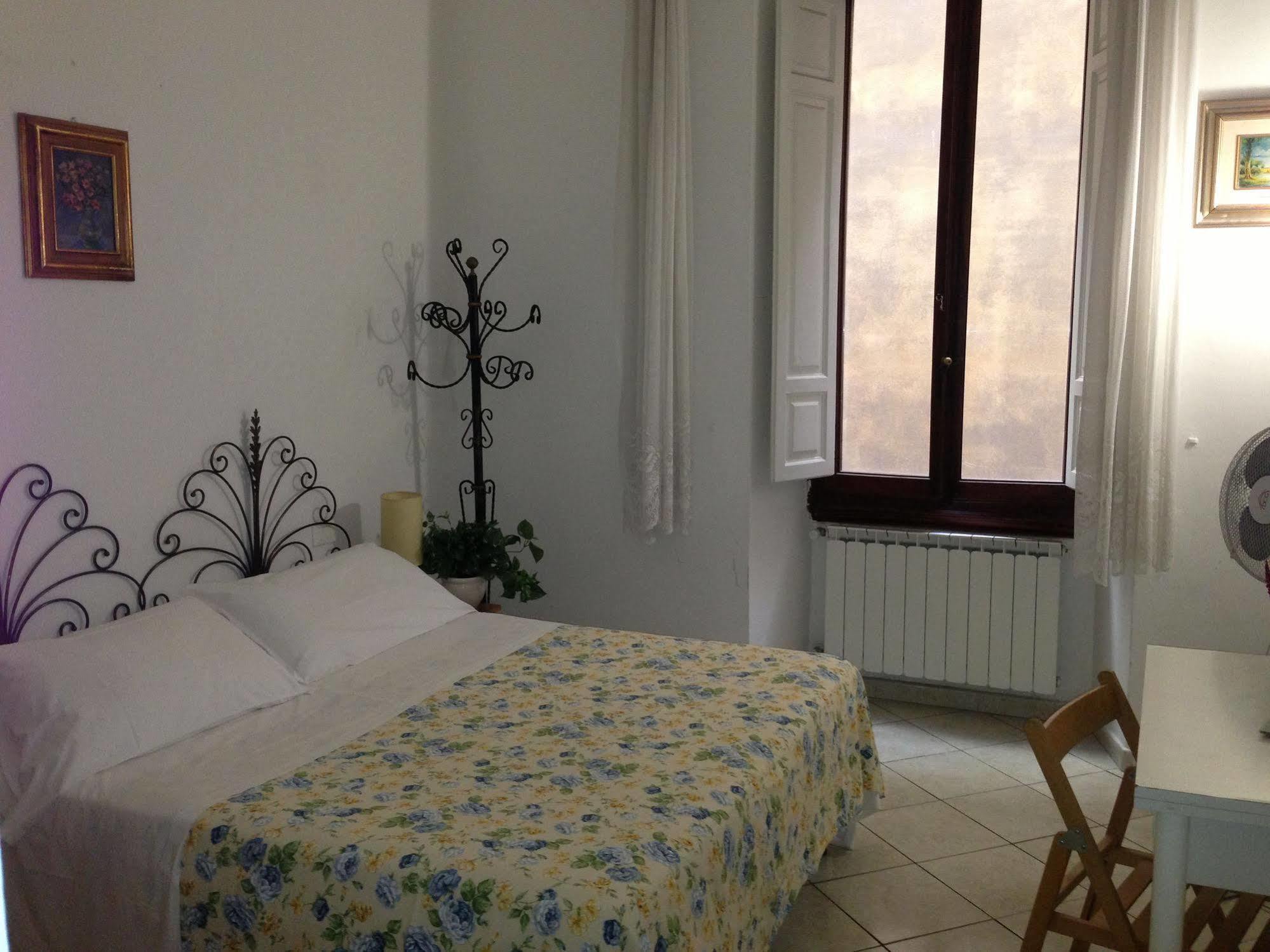 Hostel Veronique Florence Luaran gambar