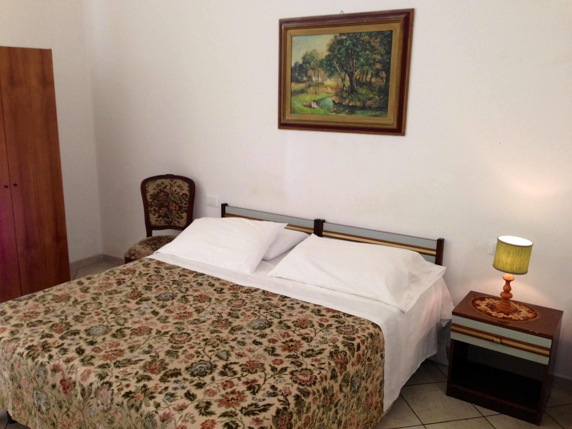 Hostel Veronique Florence Luaran gambar
