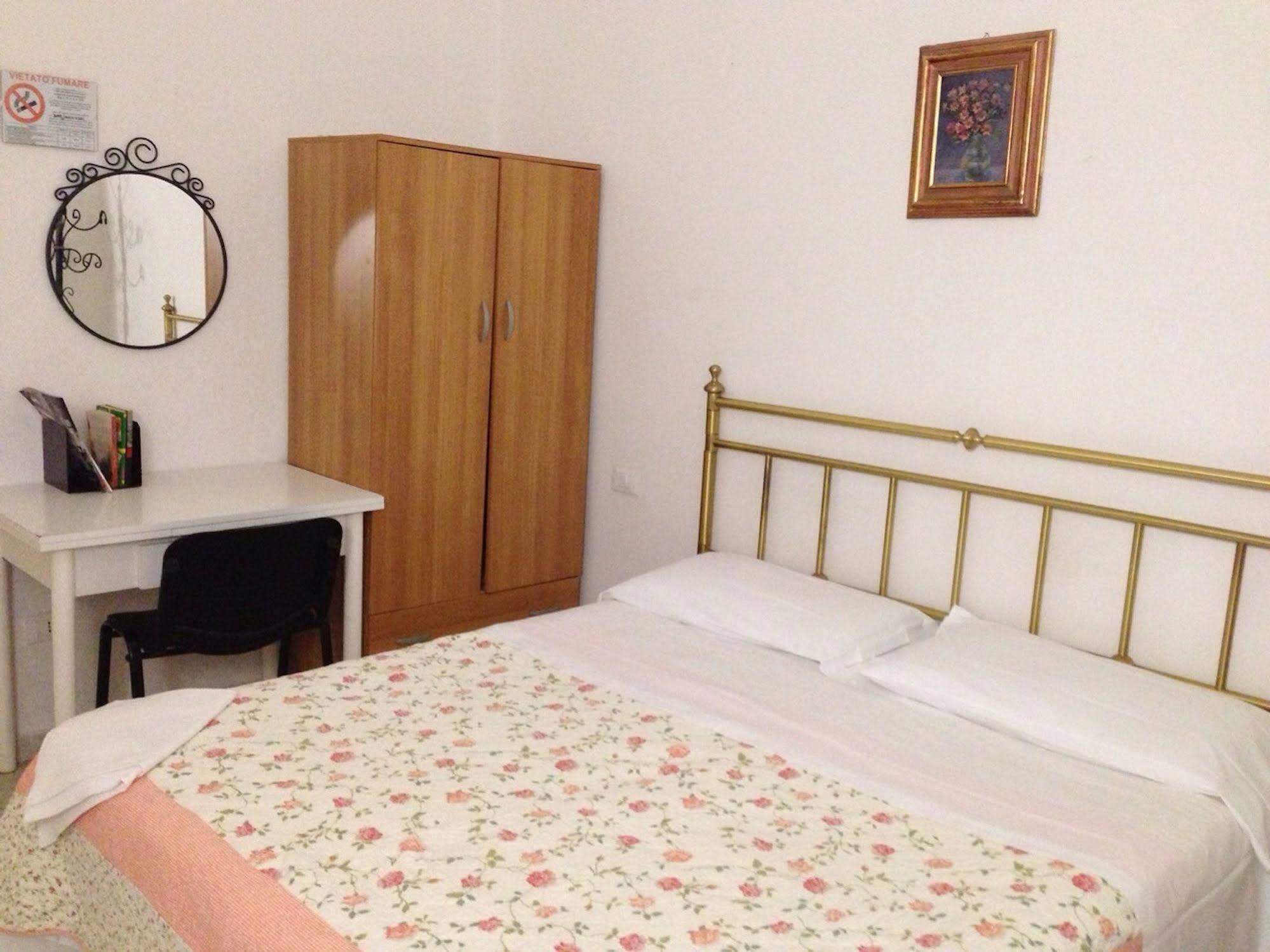 Hostel Veronique Florence Luaran gambar