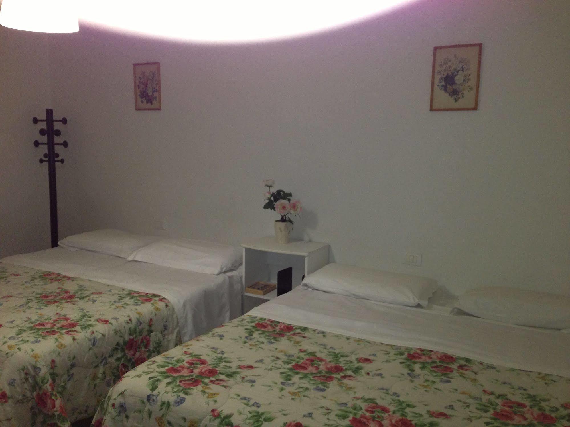 Hostel Veronique Florence Luaran gambar