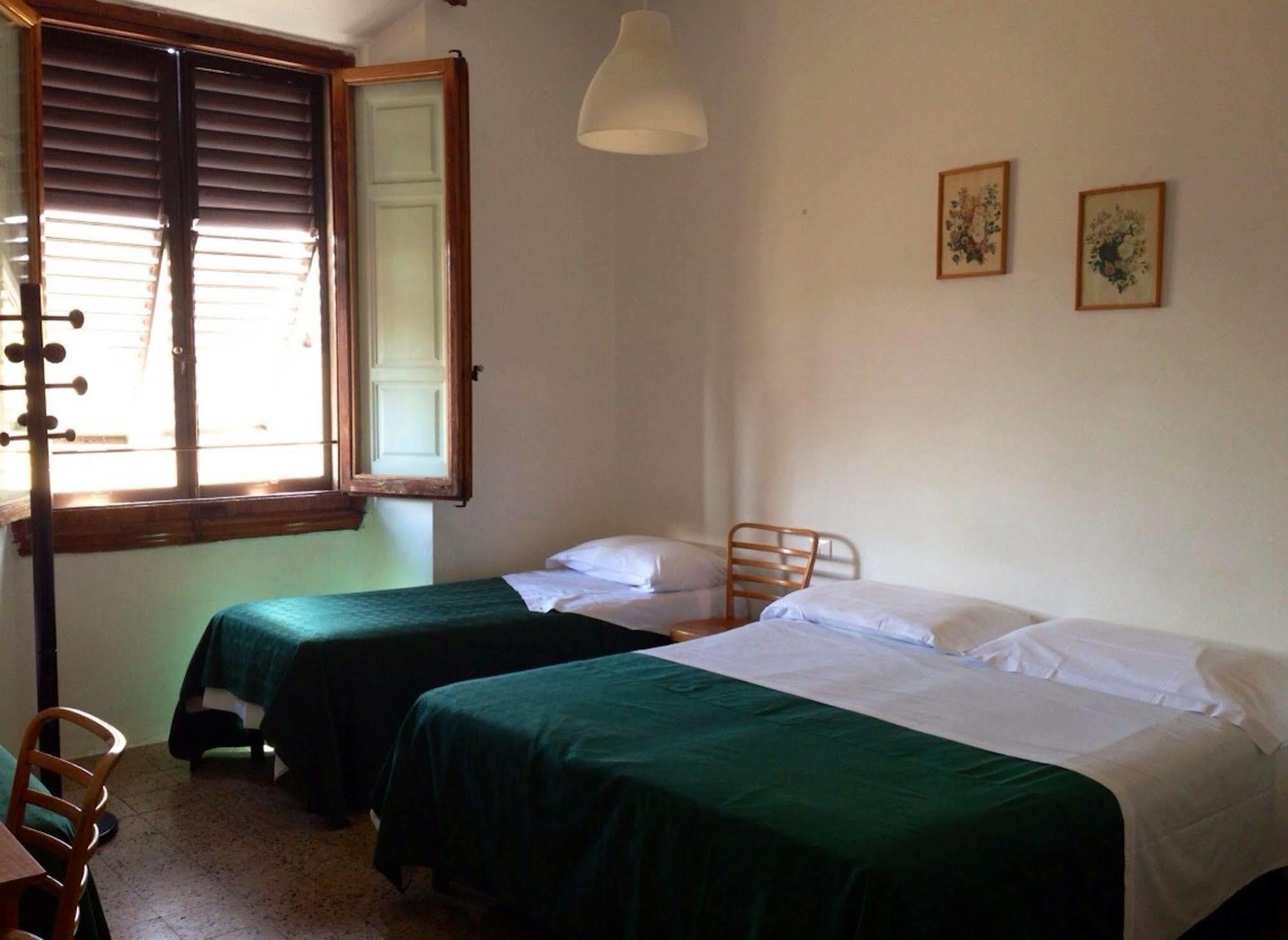 Hostel Veronique Florence Luaran gambar