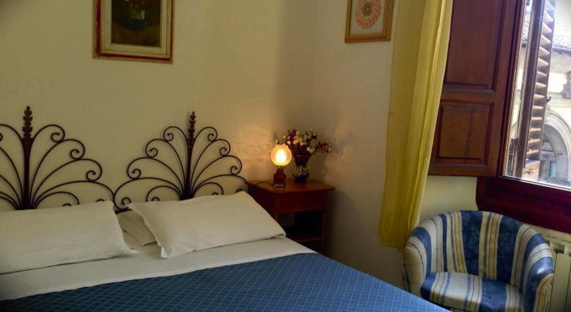 Hostel Veronique Florence Luaran gambar